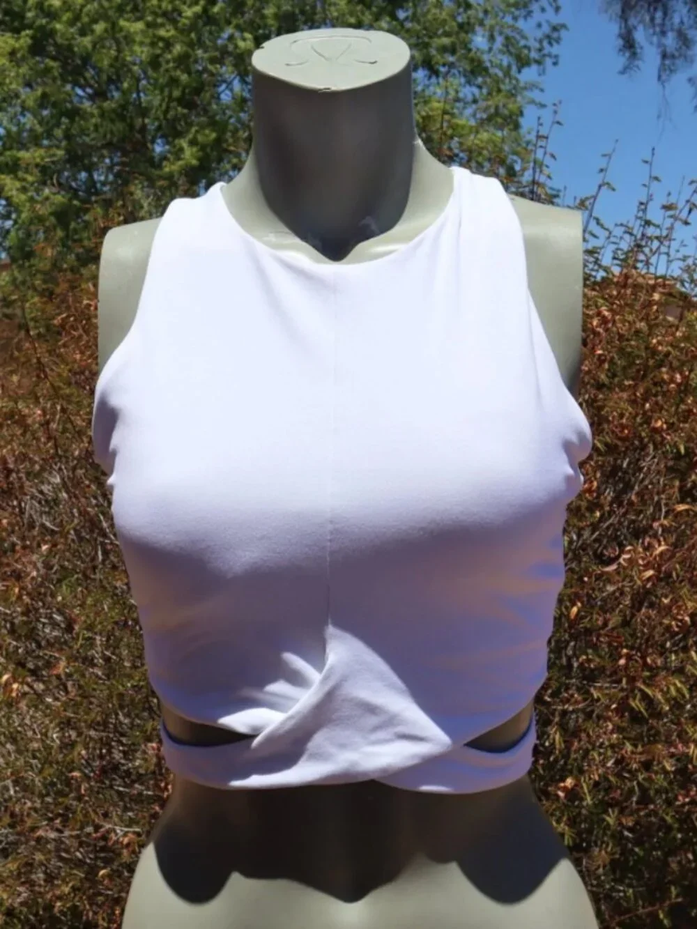 Athleta Women’s White High Neck Open Back Cropped Tank Top Athletic | Size M